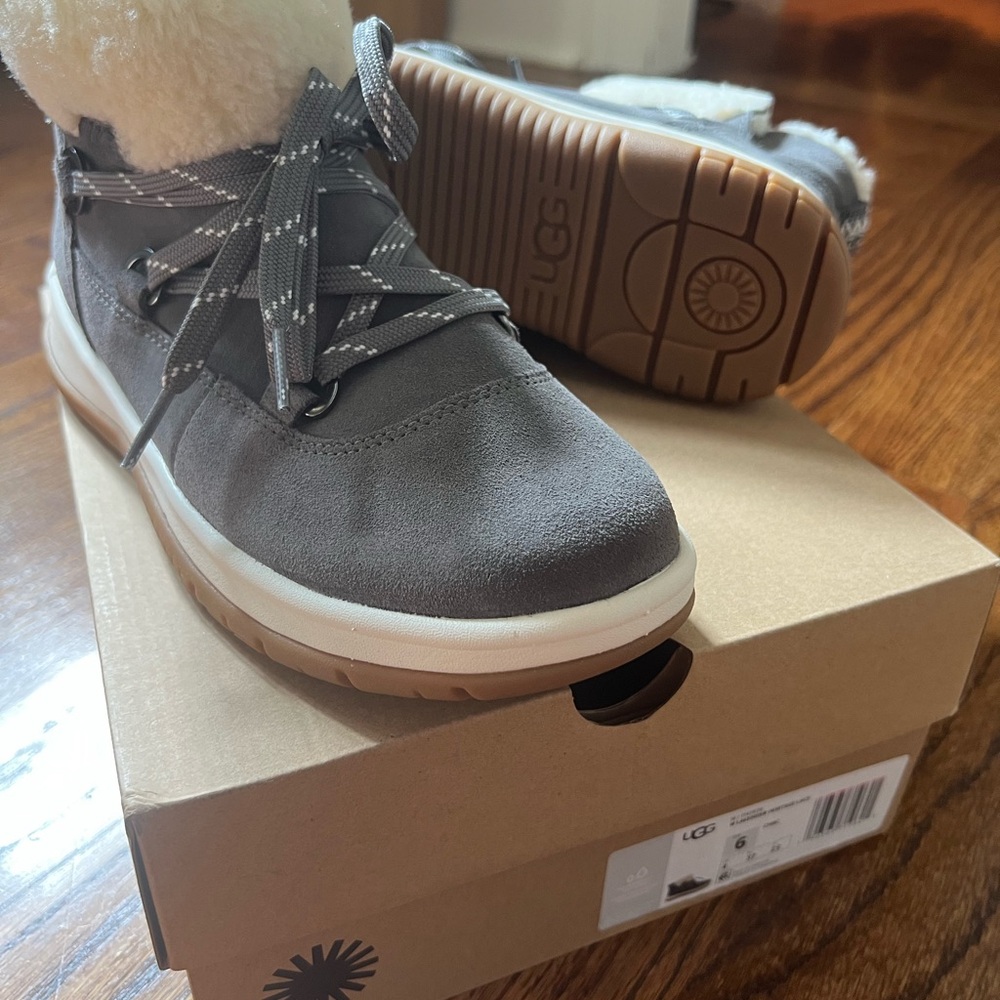 UGG Lakesider Heritage Lace waterproof Boots Women’s Size 6